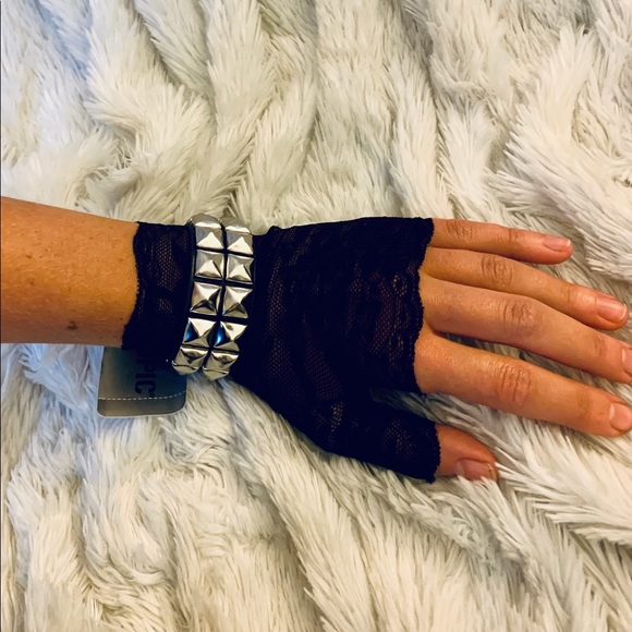 Three lace fingerless gloves hot topic NWT! - Picture 2 of 3